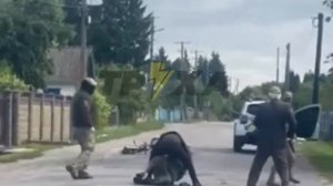Дед лопатой отоварил весь экипаж ТЦК, спасая своего соседа.