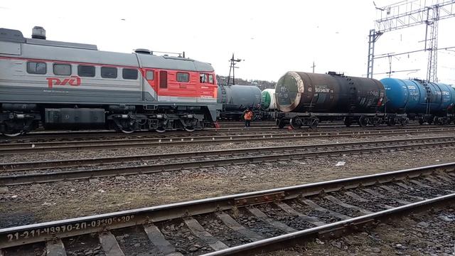 2ЭМ62у сцепляется с цистернами