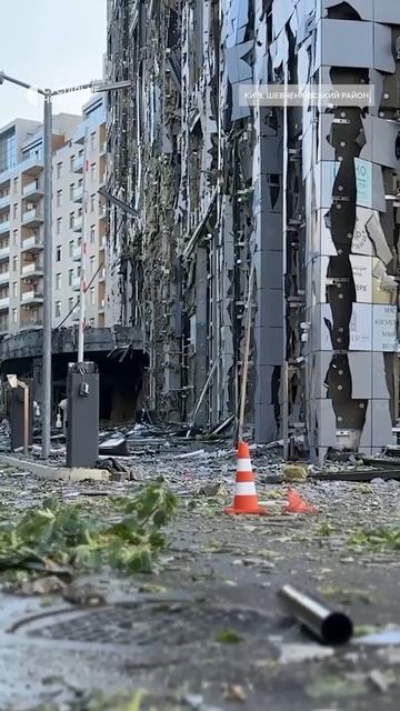 Крещатик после прилета в Киеве по зданию антикоррупционного суда