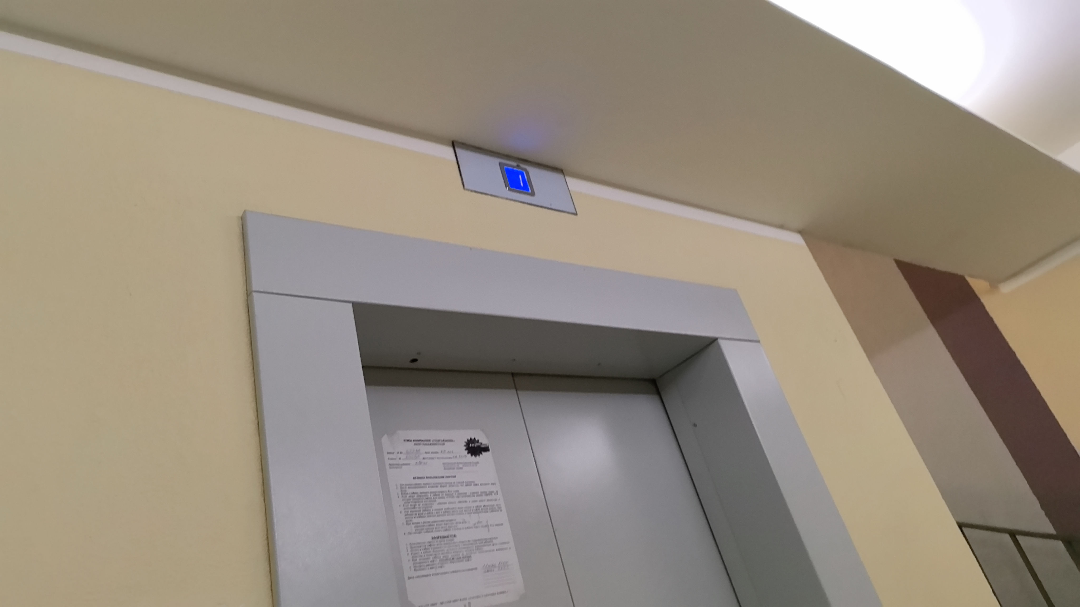 грузопассажирский лифт КМЗ Протон. V=1 m/s,Q=630kg