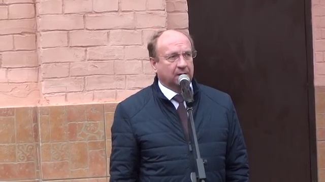 Мемориальную доску Альберту Скобцову установили на здании легкоатлетической спортшколы № 1 в Иванове