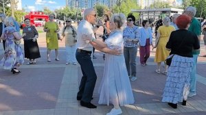 Дарите женщинам цветы... 14.06.26...