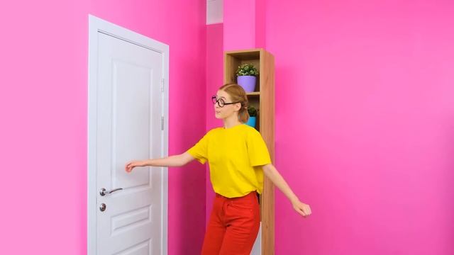 Уэнсдей Аддамс # Секретные домики под кроватью от Fun Challenge смотреть онлайн