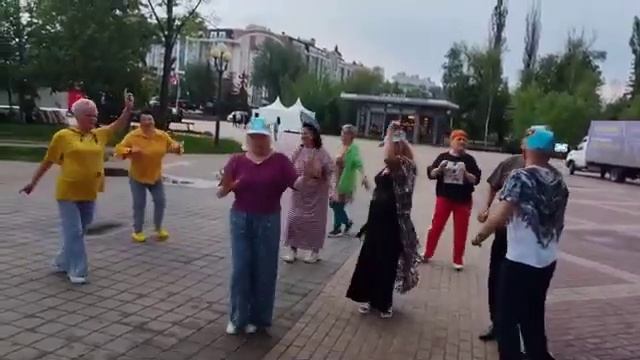 БЕЛГОРОД. ДЕВОЧКИ ТАНЦУЕМ. 22 мая Обнимай СТАС МИХАЙЛОВ И ЧЕБОТИНА