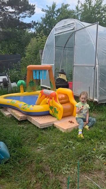 Клубника и бассейн #жизньвдеревне