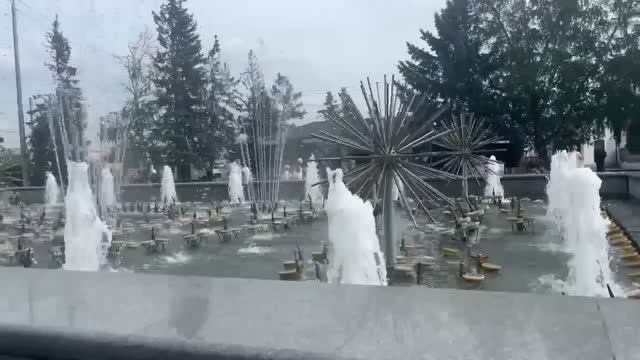 Театральная площадь.Фонтаны.Театр оперы и балета имени Дмитрия Хворостовского .Красноярск