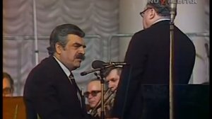 «Журавли».слова:Расул Гамзатов, музыка:Ян Френкель.
