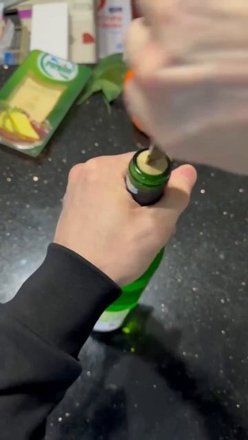 Бутылка есть, а штопор не нужен.. Лайфхаки от Нечетова