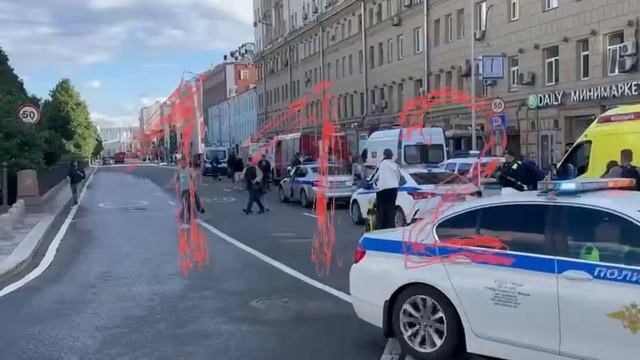 На Цветном бульваре обнаружили два предмета, похожих на гранаты смотреть онлайн