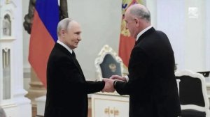 Владимир Путин вручил Главе КЧР Рашиду Темрезову орден «За заслуги перед Отечеством»