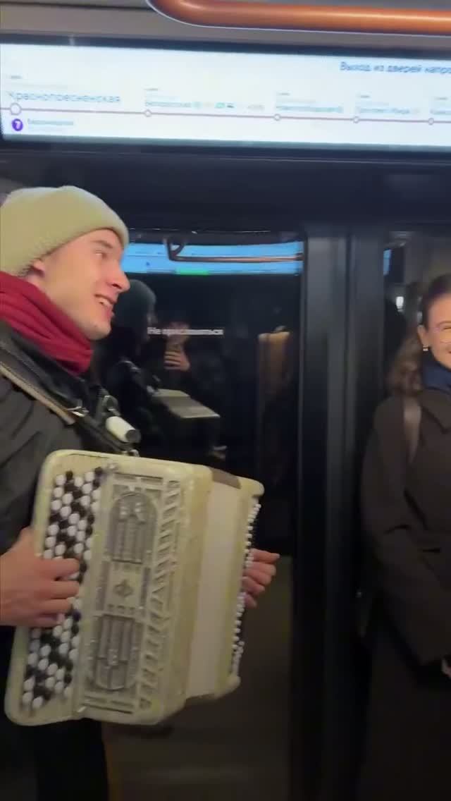 За что я люблю уличных музыкантов.🎻