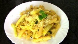 Очень вкусные макароны с кабачками.