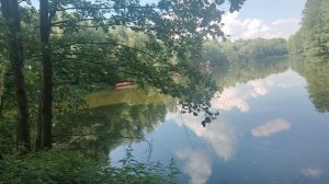 Зной. Берег озера. Плотина. Рассказываю про любовника с сайтв знакомств. Неутомимый меня запарил.