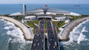 Внутри Китайского 5000 м морского моста и тоннеля.