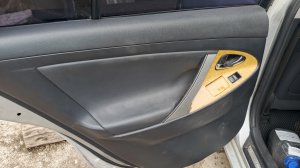 toyota camry 2008 год, как снять заднюю ручку,обшивку двери.