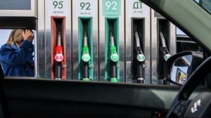 Почему в России вынуждены вводить лимиты на бензин и ДТ.

Интересный материал. Есть о чем задуматься