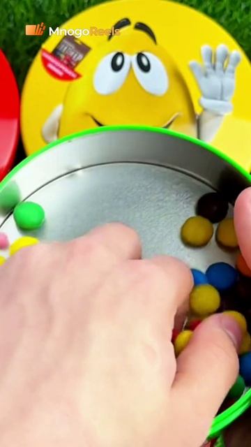 Открытие зеленой банки M&M's с сюрпризом