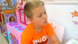 Диана и Рома играют со слаймом