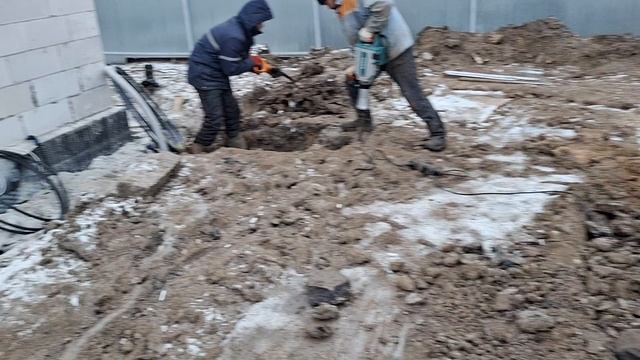 Обустройство скважины в промзоне и заводка труб в здание + нестандартный монтаж адаптера (1 этап)