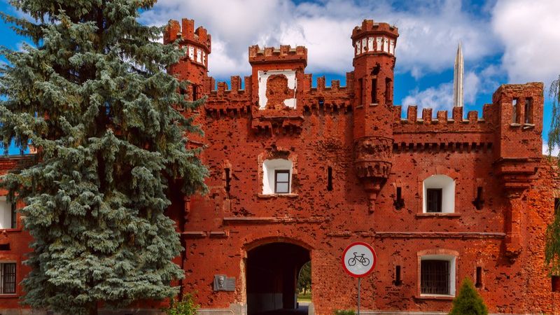 Подвиги обычных солдат и медиков. Женщины и дети в крепости.