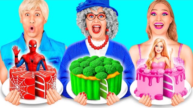 Кулинарный Челлендж: Барби Против Бабушки | Вкусные Кухонные Лайфхаки смотреть онлайн