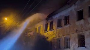 Крупный пожар в Ялте: вспыхнул двухэтажный жилой дом