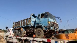 Брошенный самосвал не подлежит ремонту? Пакистанские мастера думают иначе