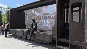 В Екатеринбурге открыли памятник Алексею Балабанову.