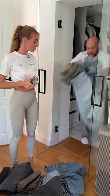 Сколько у вашей половинки джинс.