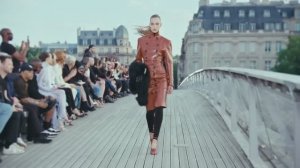 Показ женской коллекции Maison Alaïa зима-весна 2024