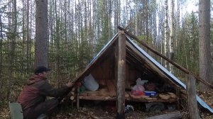 Построил убежище в лесу вдали от людей. Отдых на озере в тайге.