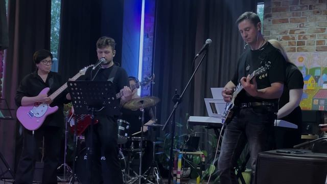 Hell Kitty - Напитки покрепче - Звери