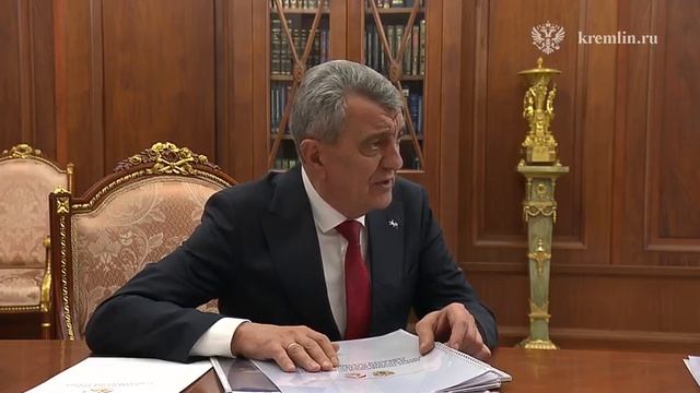 Президент Владимир Путин встретился с главой Северной Осетии Сергеем Меняйло