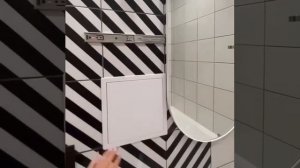 Подвижное зеркало👍🏻

Идеальный вариант, что б спрятать в ванной лючок с коммуникациями.