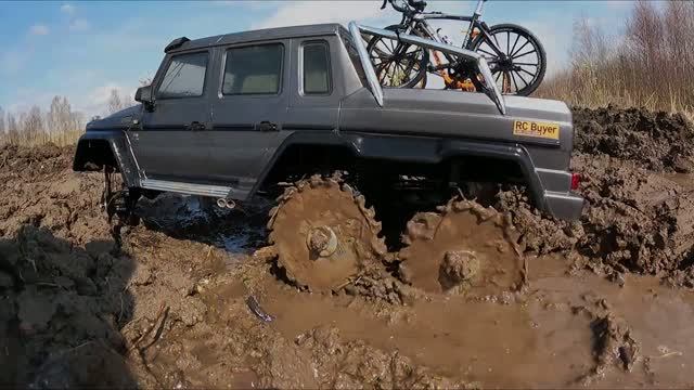 Гелик на пилах против Унимог 6x6, RC OFFroad смотреть онлайн