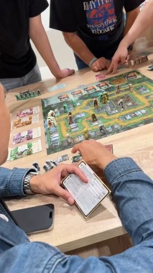 Мы уже успели поиграть в новую настолку «Жри их всех», а вы?