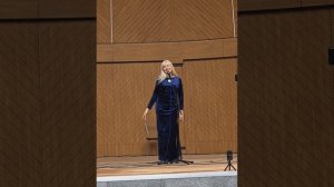 Певица Ирайда Тресвятская исполняет свою авторскую песню «Сальса▪»