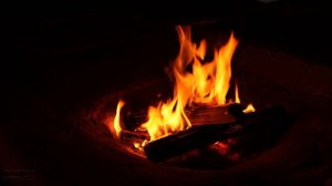 Очаг с огнем и звук старинных часов 🔥 видео для сна