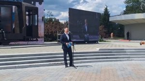 В Екатеринбурге открыли памятник режиссеру Алексею Балабанову, передает «Ъ-Урал». На церемонии высту