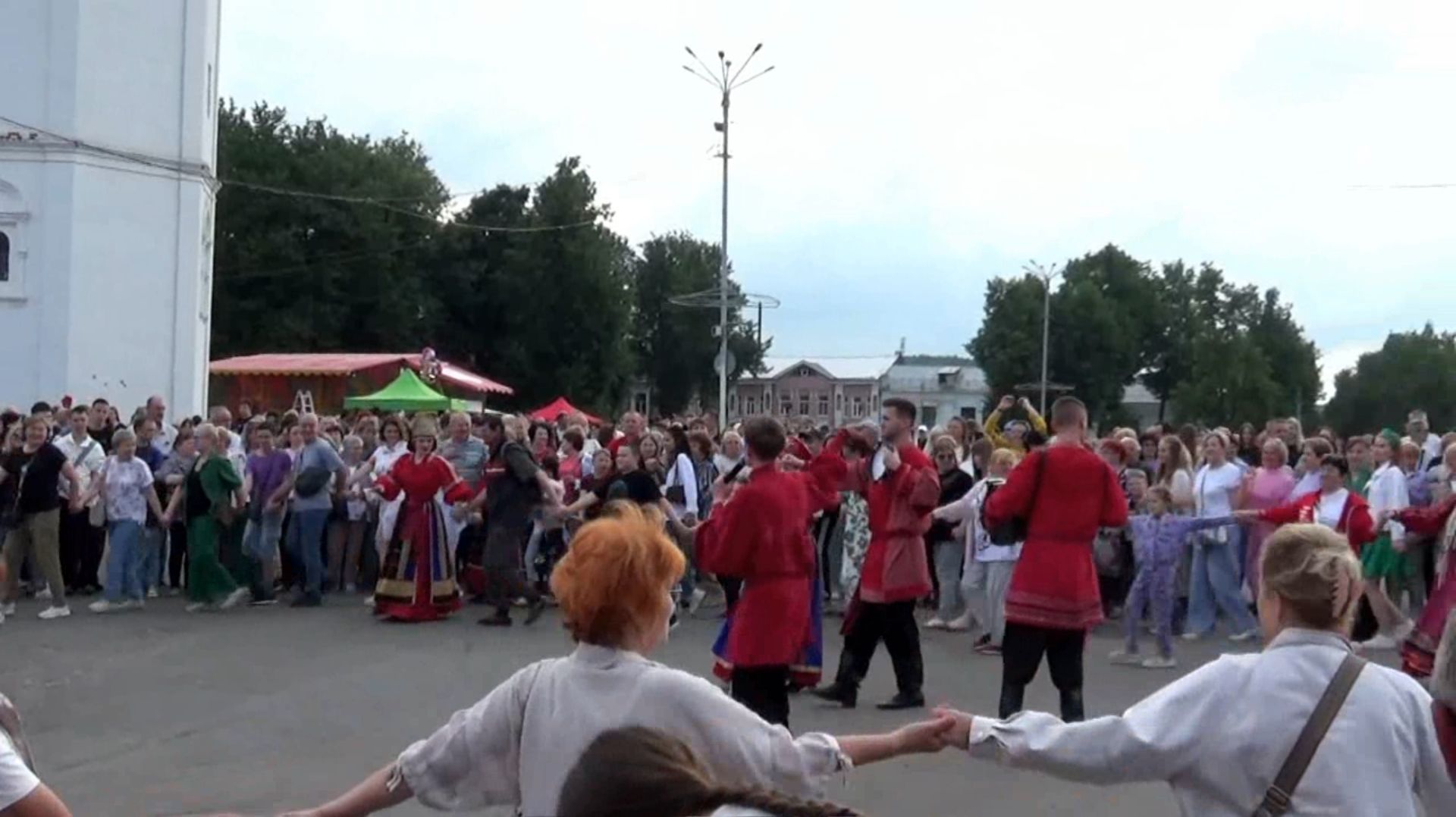 Хоровод на Соборной площади города Вязники. Съемка 15.06.2026