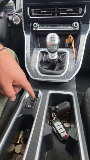 Как сделать чтобы Haval M6 не становился на ручник?