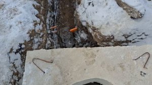 День 2: Монтаж ЖБ колец и чугунного люка (3 этап)