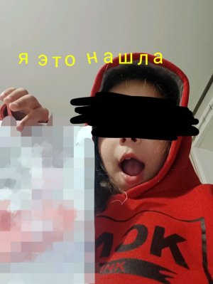 я нашла что мы рисовали с Эммой в 1 классе