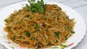 Салат необычный. Все признают - вкус изумительный. Готовлю в считанные минуты из популярного овоща.