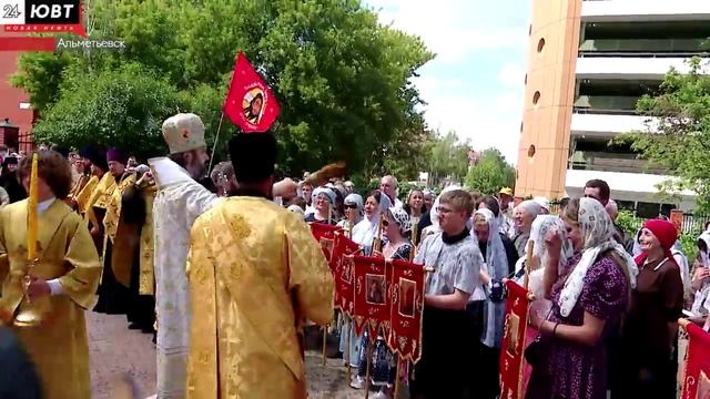 Сотни альметьевцев и гостей прошли Крестным ходом по городу