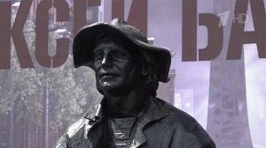 Памятник кинорежиссеру Алексею Балабанову открыли в Екатеринбурге.