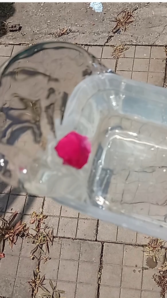 вода