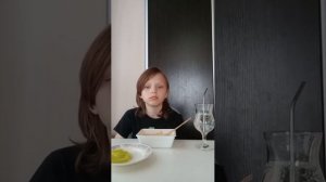 Мукбанг лапша , овощи и газировка Еда на камеру  Мугбанг