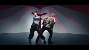 2160p_4K_60FPS_TAEYANG_Shoong_feat_LISA_of_BLACKPINK_PERFORMANCE_VIDEO