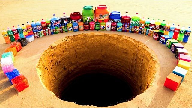 Giant 7Up, Mirinda, Fanta, Mtn Dew, Sprite, Pepsi, Coca Cola против Mentos в Большом эссе. смотреть онлайн